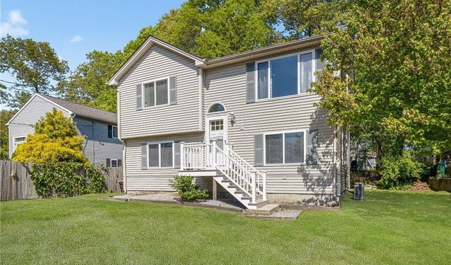 67 Meadowrue Trl, Narragansett, RI 02874 - 3 Beds, 2 Bath