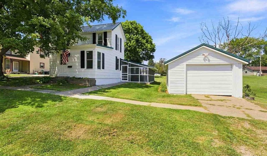 516 Lincoln St, Ainsworth, IA 52201 - 3 Beds, 1 Bath