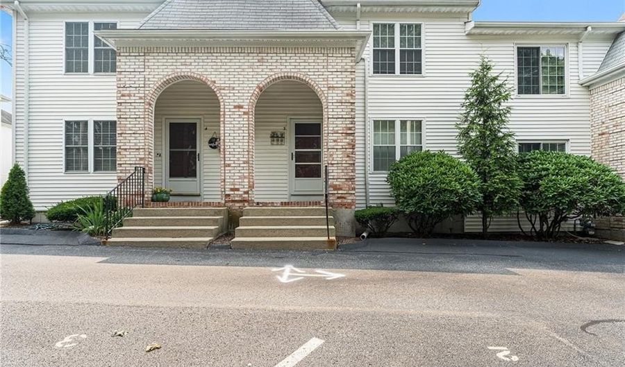 60 Hawthorne Pl 3, North Providence, RI 02904 - 2 Beds, 2 Bath