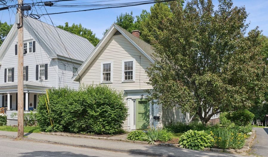 49 Sewall St, Augusta, ME 04330 - 3 Beds, 2 Bath