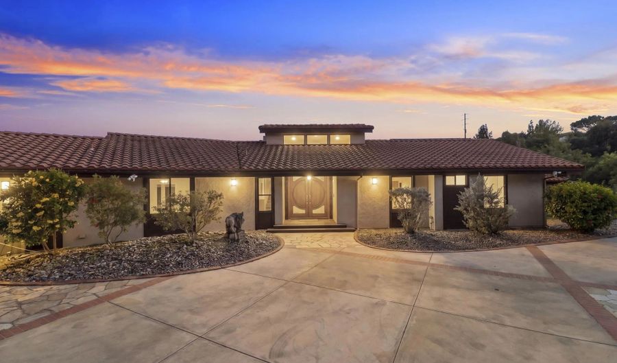 1106 Alpine Oaks Dr, Alpine, CA 91901 - 5 Beds, 4 Bath