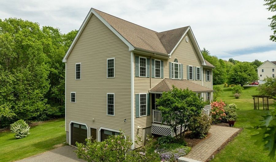 537 Pingree Hl, Auburn, NH 03032 - 4 Beds, 3 Bath