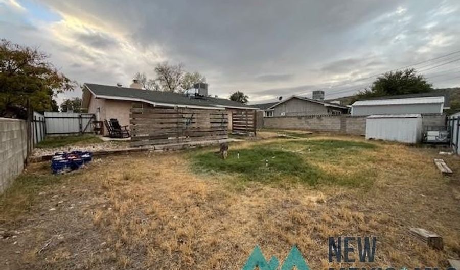 3006 Mountain View Dr, Carlsbad, NM 88220 - 2 Beds, 1 Bath