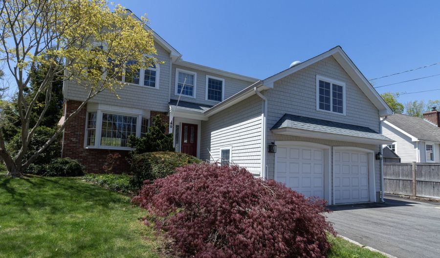 9 Howd Ave, Branford, CT 06405 - 3 Beds, 3 Bath