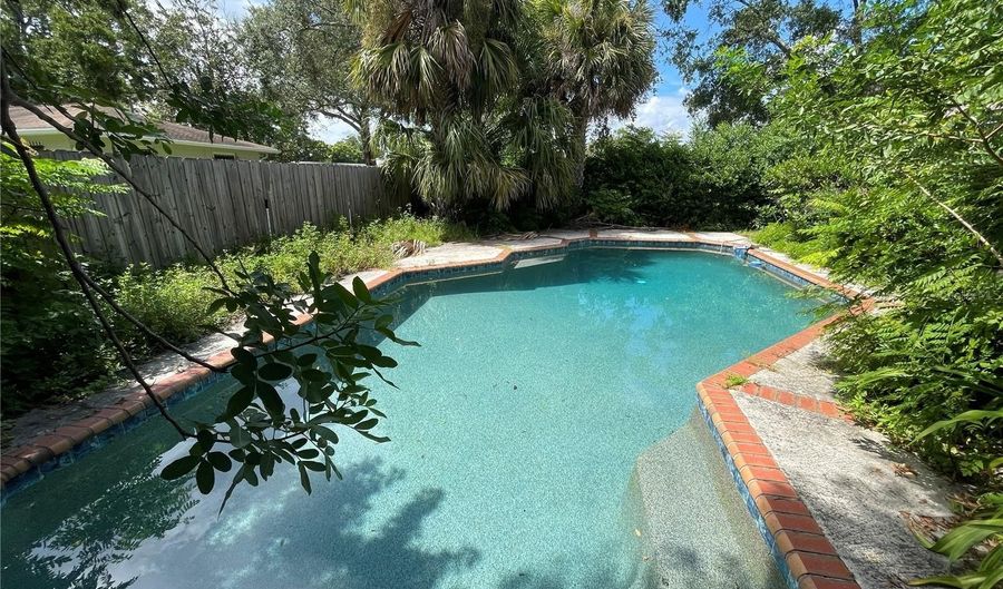 622 SPRING OAKS Blvd, Altamonte Springs, FL 32714 - 3 Beds, 2 Bath
