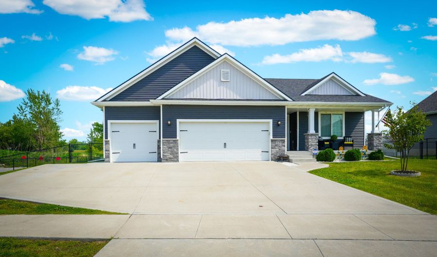 5453 Rowling Dr, Ames, IA 50014 - 3 Beds, 2 Bath
