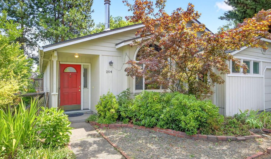 204 Patterson St, Ashland, OR 97520 - 4 Beds, 2 Bath