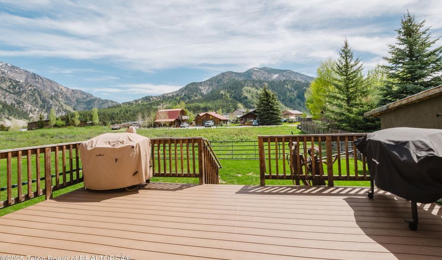 222 RIVER BENCH Rd, Alpine, WY 83128 - 4 Beds, 3 Bath