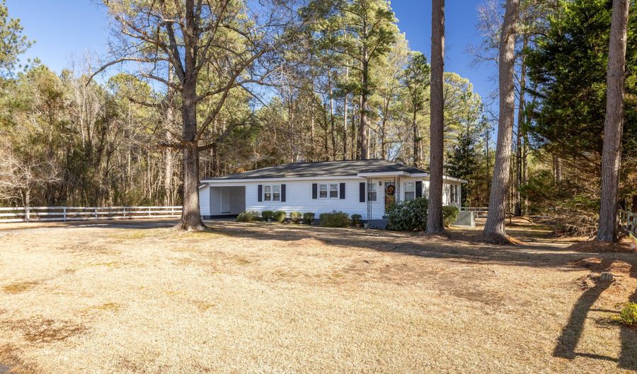 2907 Sivertsen Rd, Autryville, NC 28318 - 2 Beds, 1 Bath