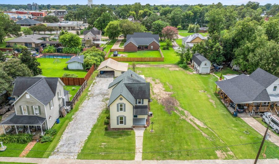 219 Clara St, Jennings, LA 70546 - 4 Beds, 2 Bath