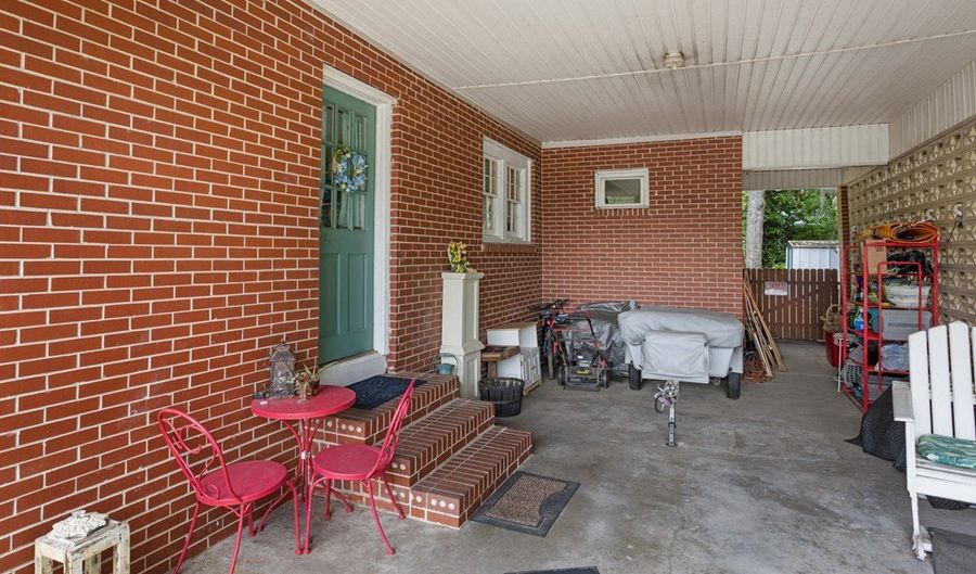 711 Parrish Ave, Adel, GA 31620 - 3 Beds, 3 Bath
