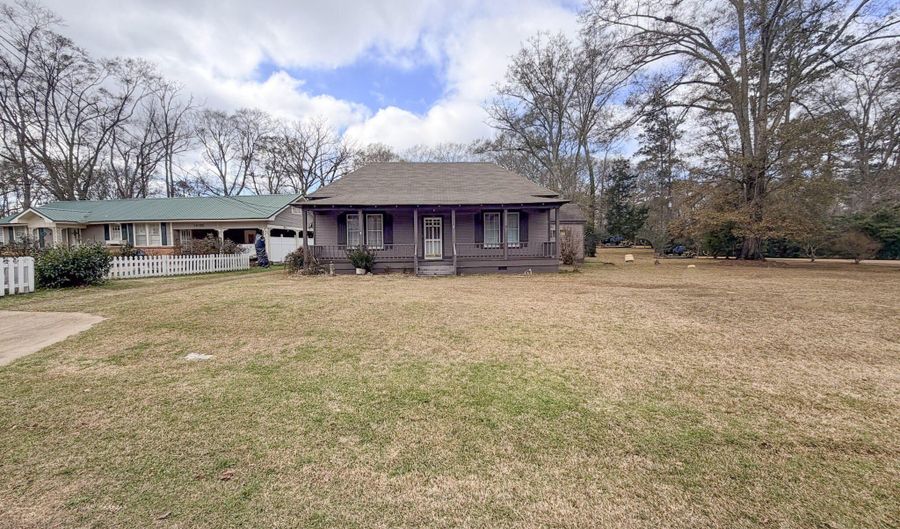 1607 N Jackson St, Brookhaven, MS 39601 - 3 Beds, 1 Bath