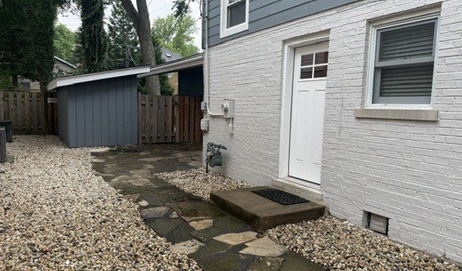 611 E Davis St, Arlington Heights, IL 60005 - 3 Beds, 2 Bath
