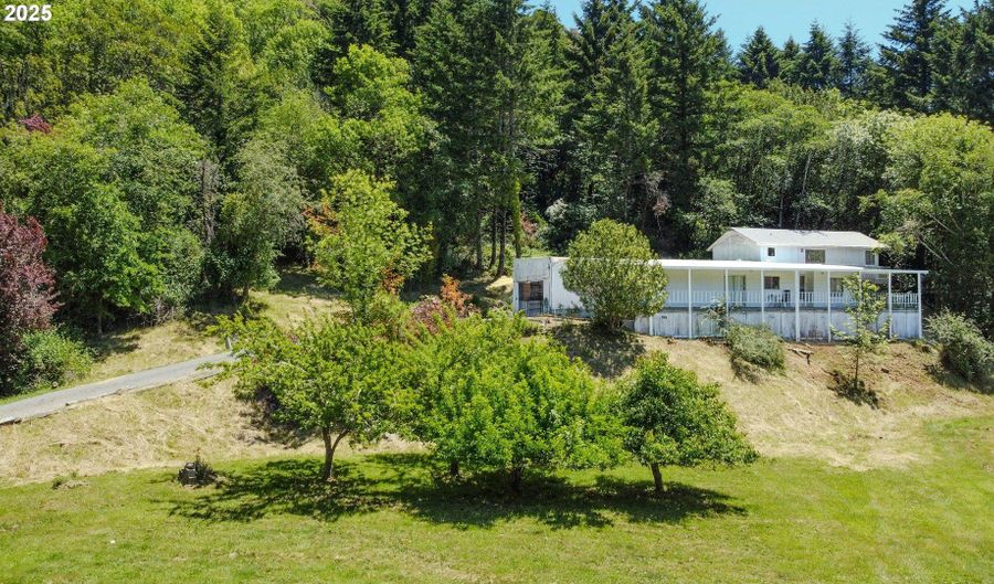 17079 MOUNTAIN Dr, Brookings, OR 97415 - 2 Beds, 2 Bath