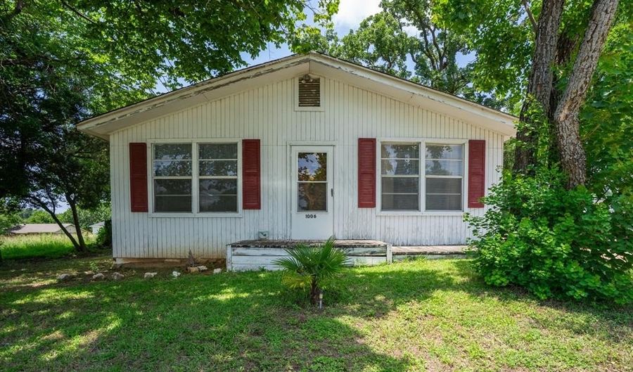 1006 S Sparks St, Alvarado, TX 76009 - 2 Beds, 1 Bath