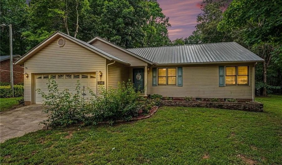 1848 Woodglo Dr, Asheboro, NC 27205 - 3 Beds, 2 Bath