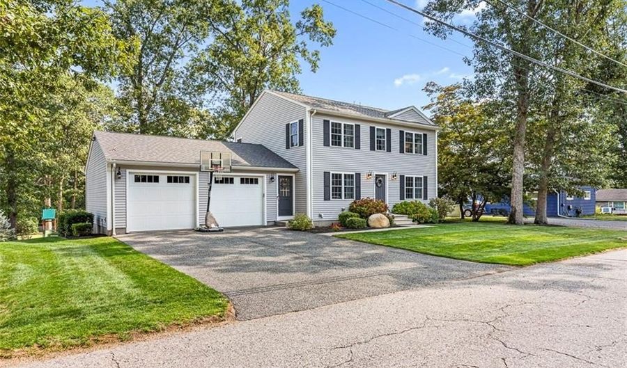 123 Terrace Ave, Cumberland, RI 02864 - 3 Beds, 4 Bath