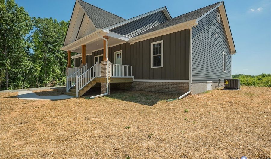 213 Berkley St, Ashland, VA 23005 - 3 Beds, 2 Bath