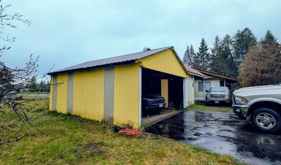 968 Roosevelt Rd, Bonners Ferry, ID 83805 - 0 Beds, 3 Bath