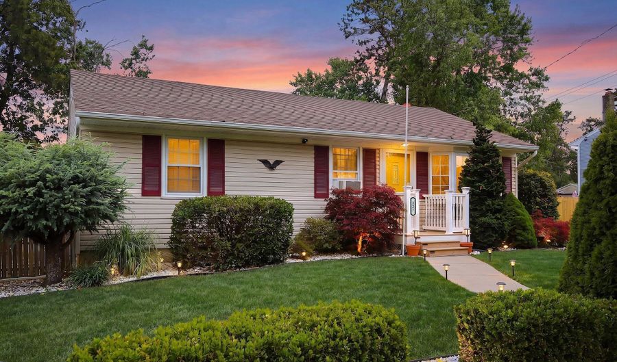 327 Pacific Ave, Beachwood, NJ 08722 - 2 Beds, 1 Bath