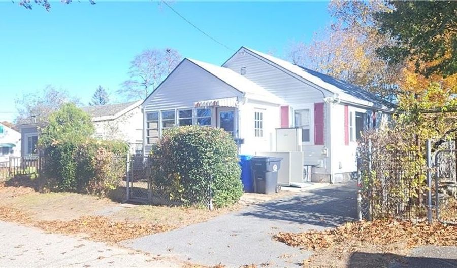 5 Booth Ave, East Providence, RI 02915 - 2 Beds, 1 Bath