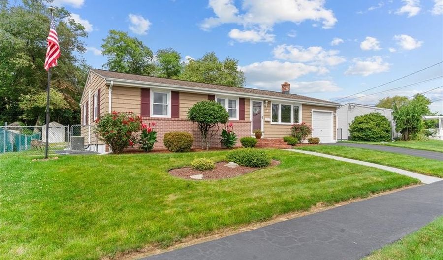 11 Red Robin Rd, Cranston, RI 02920 - 3 Beds, 2 Bath