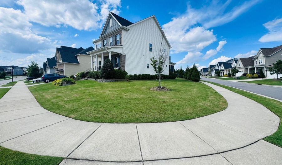3028 Portland Avenue Ave, Apex, NC 27502 - 4 Beds, 5 Bath