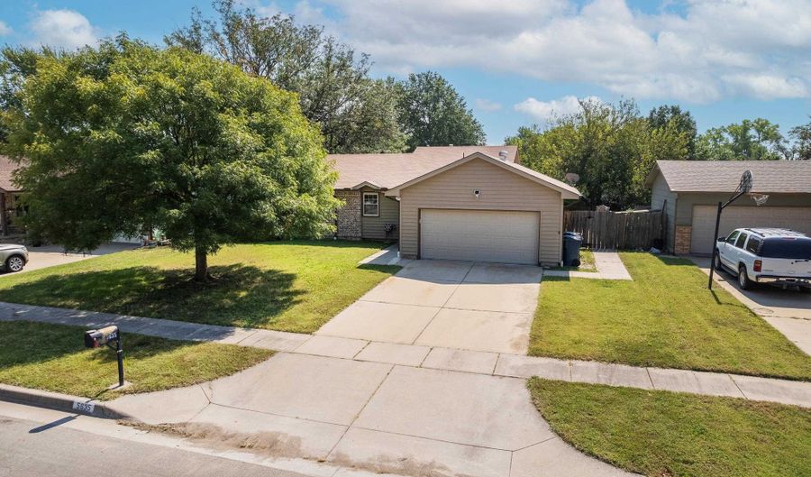 5635 E 39th St N, Bel Aire, KS 67220 - 3 Beds, 2 Bath