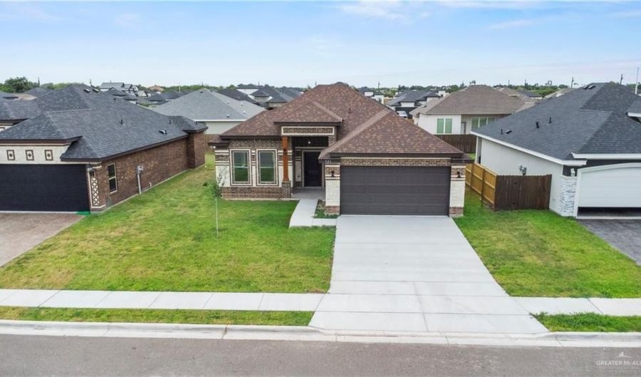 921 Brooks Dr, Alton, TX 78573 - 3 Beds, 3 Bath