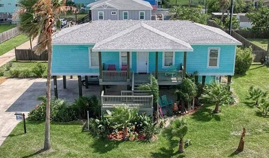 190 E Johnson Ave, Aransas Pass, TX 78336 - 3 Beds, 3 Bath