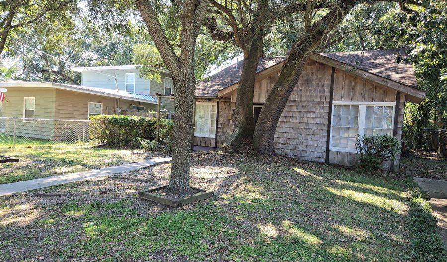 171 Saint Charles Ave, Biloxi, MS 39530 - 4 Beds, 2 Bath