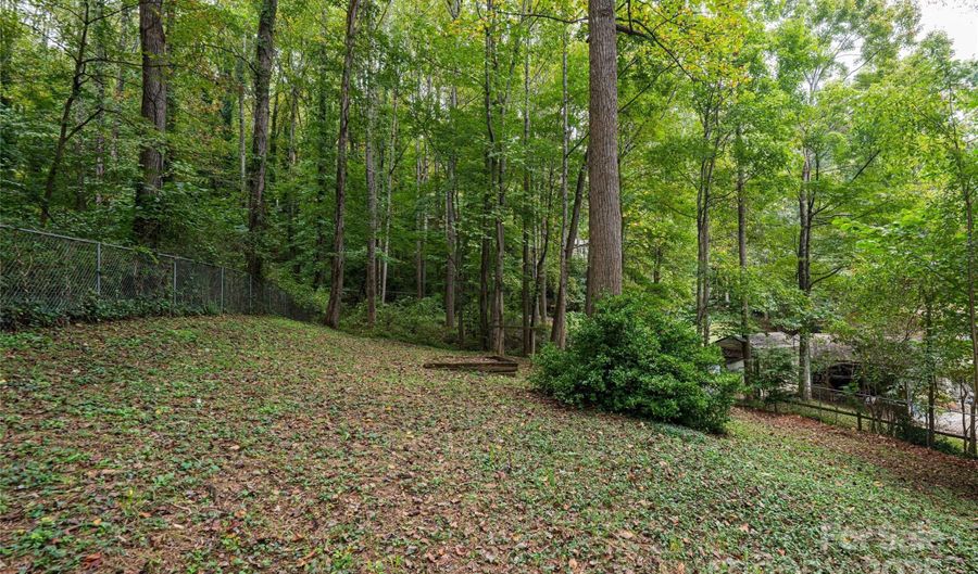 6 Valleywood Ct, Asheville, NC 28803 - 3 Beds, 2 Bath