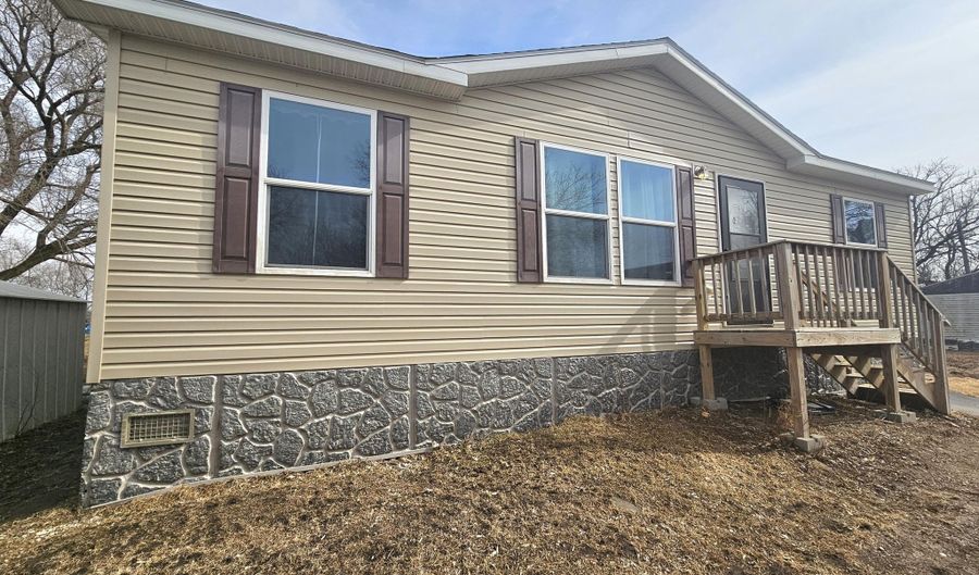 11028 422nd Ave, Britton, SD 57430 - 3 Beds, 2 Bath