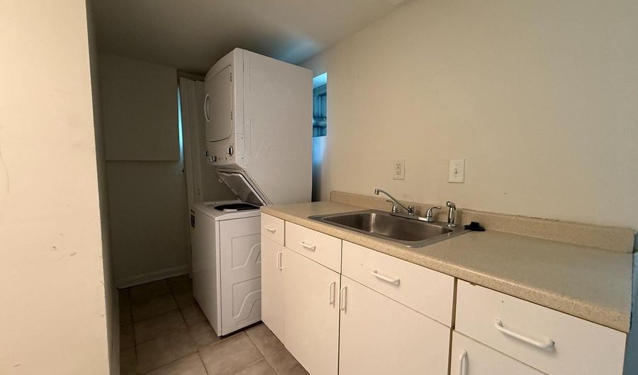 5835 MOUNT VERNON Dr, Alexandria, VA 22303 - 3 Beds, 3 Bath