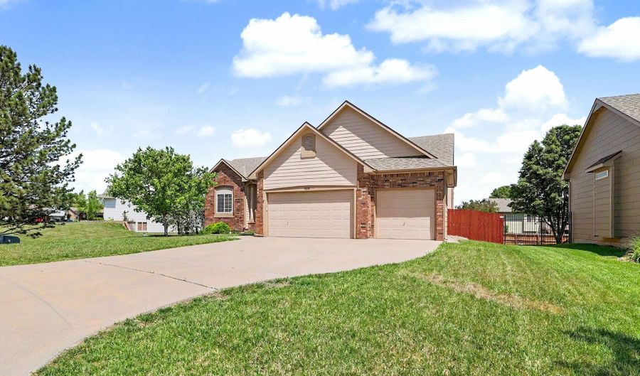606 E Woodstone Ct, Andover, KS 67002 - 5 Beds, 3 Bath