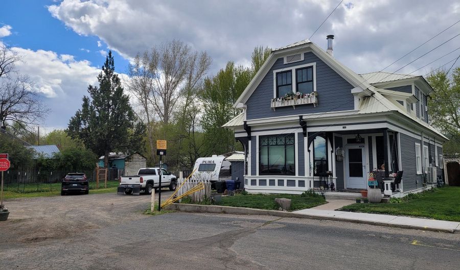 1917 CLIFFORD St, Baker City, OR 97814 - 4 Beds, 2 Bath