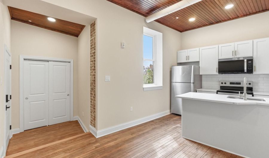 337 S FREMONT Ave, Baltimore, MD 21230 - 2 Beds, 1 Bath
