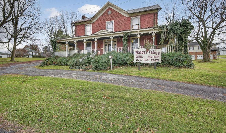302 SW Front St, Abingdon, VA 24210 - 5 Beds, 3 Bath