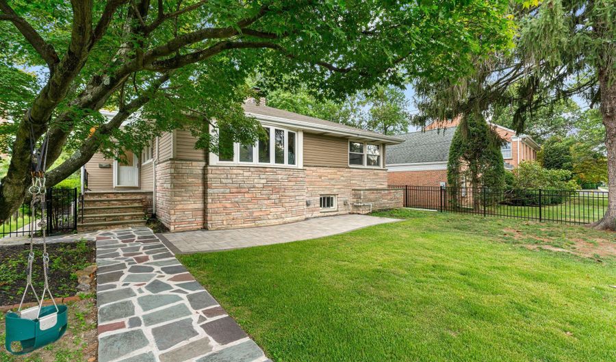 212 CRYSTAL LAKE Ave, Audubon, NJ 08106 - 4 Beds, 2 Bath