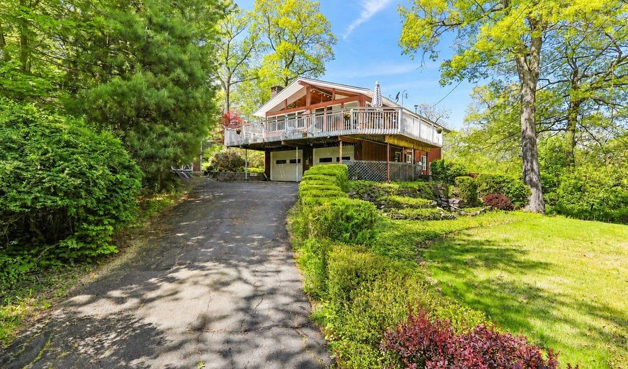4 Alan Rd, Danbury, CT 06810 - 4 Beds, 2 Bath