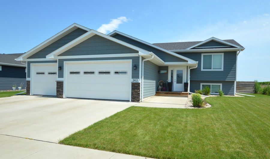2413 S Lawson St, Aberdeen, SD 57401 - 4 Beds, 3 Bath