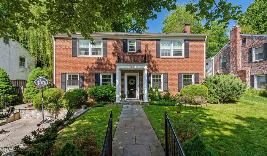 9202 BULLS RUN Pkwy, Bethesda, MD 20817 - 3 Beds, 3 Bath