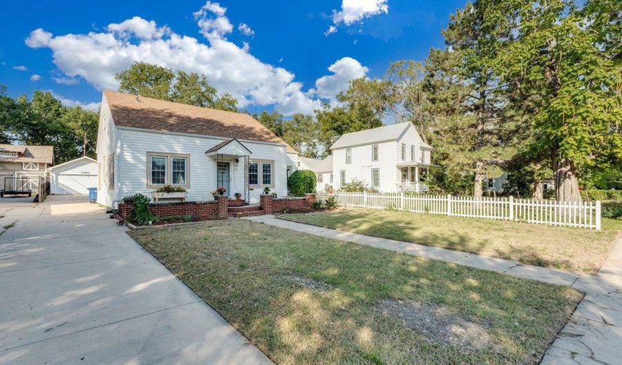 118 E Broadway Ave, Augusta, KS 67010 - 3 Beds, 1 Bath