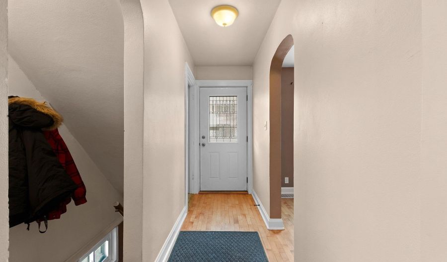 1604 N CLARK St, Appleton, WI 54911 - 3 Beds, 1 Bath