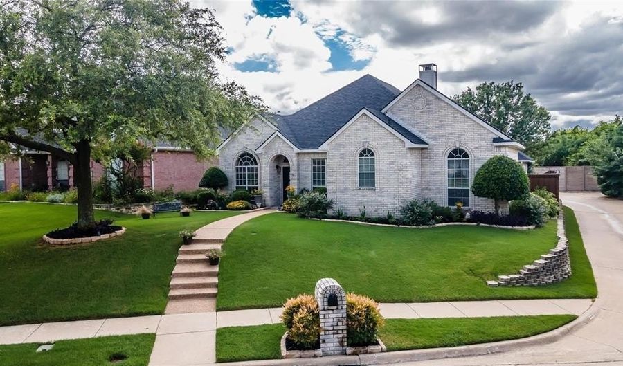 812 Carolyn Ln, Allen, TX 75002 - 4 Beds, 2 Bath