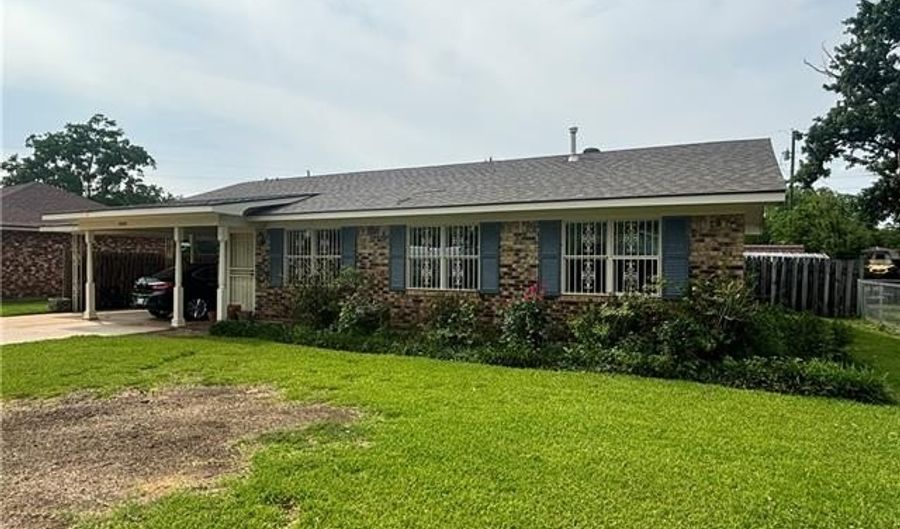 6020 BENJAMIN St, Alexandria, LA 71303 - 3 Beds, 2 Bath