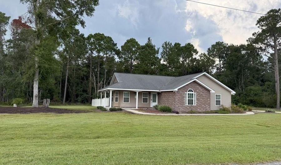 57 Brandon St, Baxley, GA 31513 - 2 Beds, 2 Bath