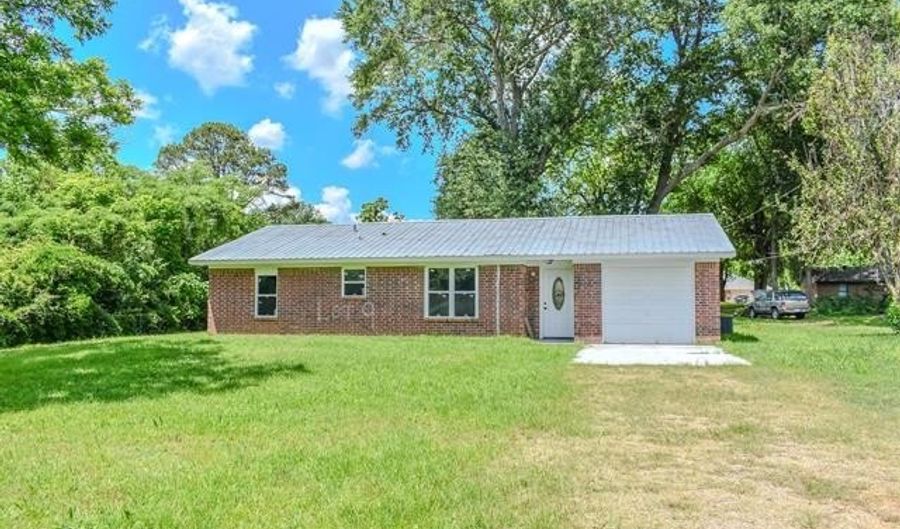801 SE 6th St, Antlers, OK 74523 - 3 Beds, 2 Bath