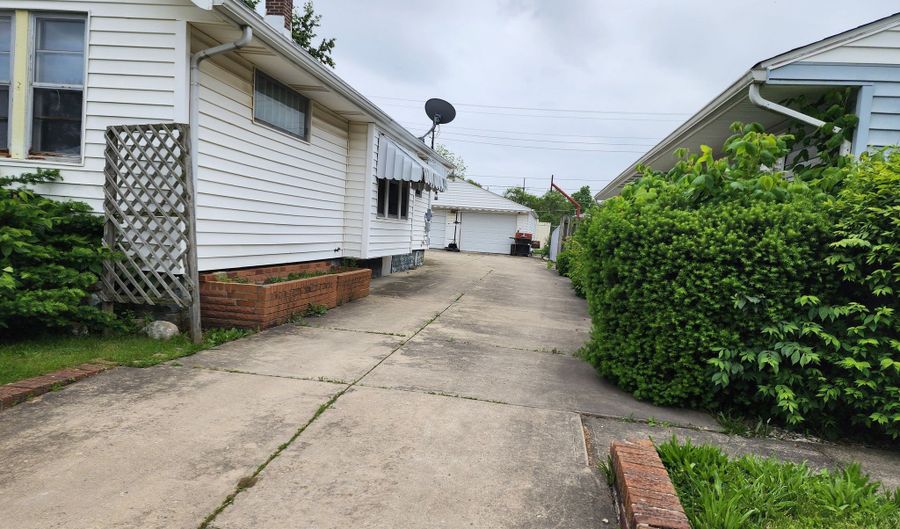 621 E 31st St, Anderson, IN 46016 - 4 Beds, 1 Bath