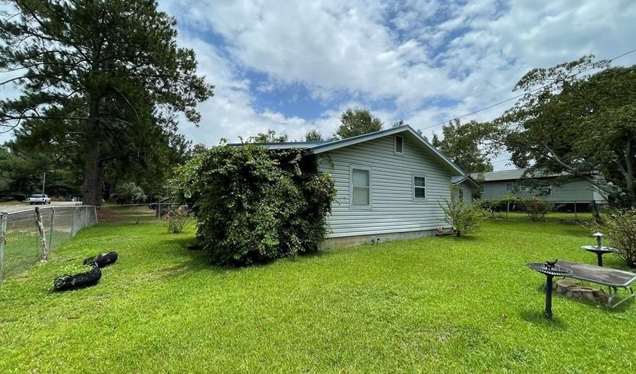 233 Kennedy Ave, Ashburn, GA 31714 - 4 Beds, 1 Bath